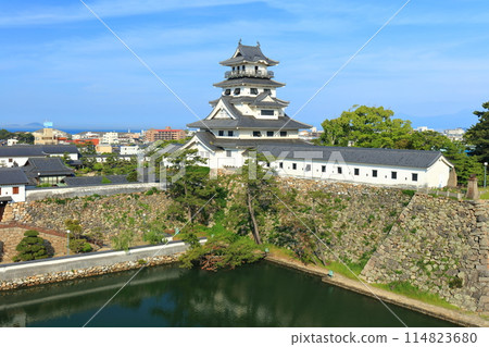 [Ehime Prefecture] Imabari Castle in sunny weather 114823680