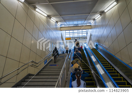 People riding an escalator (Kashiwa Station) People riding an escalator (Kashiwa Station) 114823905
