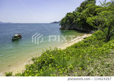 Innoshima: Sandy beach near Innoshima Bridge Memorial Park, Onomichi City, Hiroshima Prefecture Innoshima: Sandy beach near Innoshima Bridge Memorial Park, Onomichi City, Hiroshima Prefecture 114824267