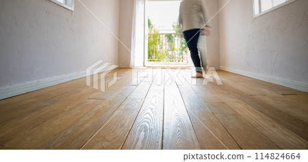 Bright room Bright room 114824664