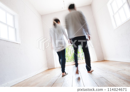 Bright room 114824671