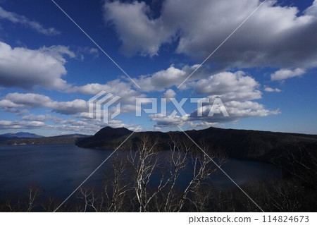Lake Mashu and Mt. Mashu in early winter 114824673