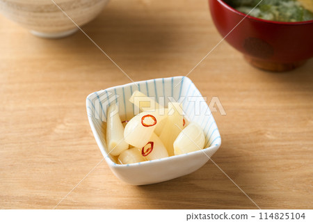 Pickled shallots in sweet vinegar (Kagoshima Prefecture) 114825104
