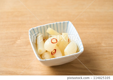 Pickled shallots in sweet vinegar (Kagoshima Prefecture) Pickled shallots in sweet vinegar (Kagoshima Prefecture) 114825105