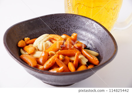 Persimmon seeds and beer 114825442