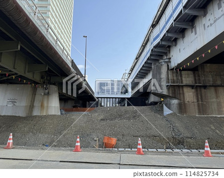Tama River riverbed 114825734