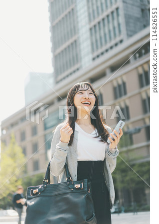 A businesswoman commuting to work in casual clothes A businesswoman commuting to work in casual clothes 114826551