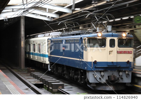 [2024.05] Odakyu 8000 series train crossing over to Seibu Railway on the Musashino Line 114826940