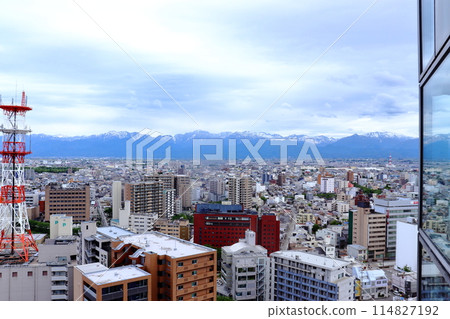 View of the Toyama Plain and the Tateyama mountain range from the Toyama City Hall observation deck 114827192