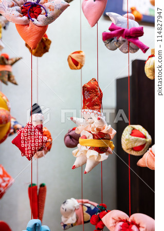 稻取傳統可愛的掛娃娃 114827947