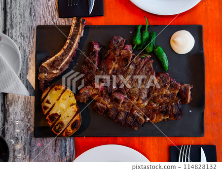 Chuleton de buey in spanish restaurant Chuleton de buey in spanish restaurant 114828132