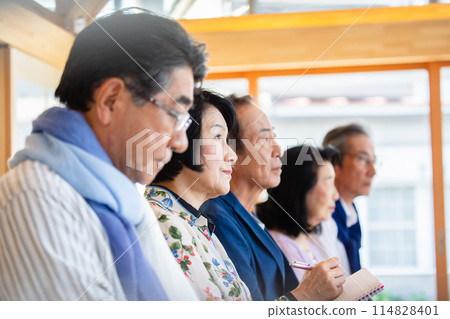 參加研討會的前輩 114828401