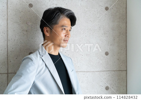 中間人的肖像 中間人的肖像 114828432