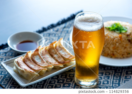 Cold delicious beer 114829356