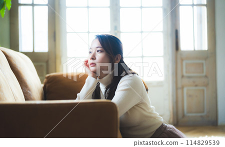 Female portrait 114829539