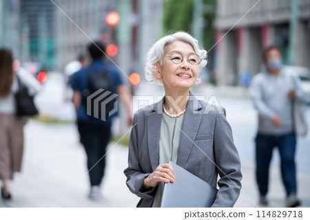 Senior woman business image Senior woman business image 114829718