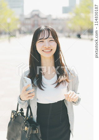 A businesswoman commuting to work in casual clothes A businesswoman commuting to work in casual clothes 114830187