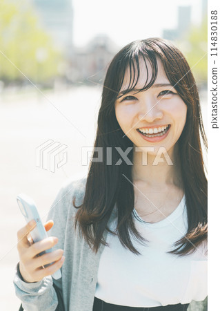 A businesswoman commuting to work in casual clothes A businesswoman commuting to work in casual clothes 114830188