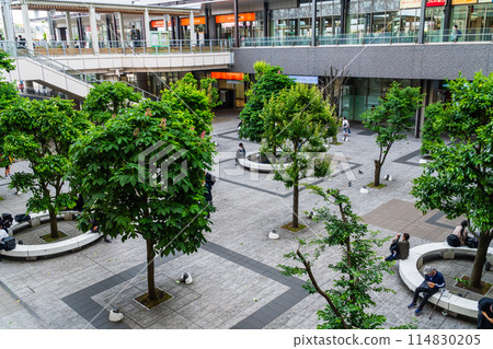 八王子站南口廣場、建築間的山谷 114830205