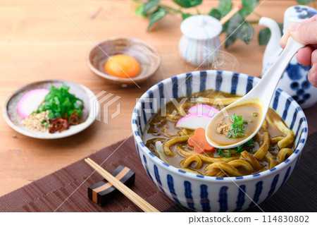Curry udon, extra thick noodles, Sanuki udon 114830802