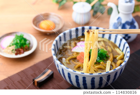 Curry udon, extra thick noodles, Sanuki udon 114830816