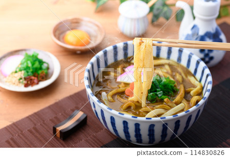 Curry udon, extra thick noodles, Sanuki udon 114830826