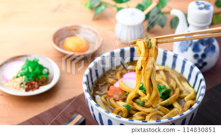 Curry udon, extra thick noodles, Sanuki udon 114830851