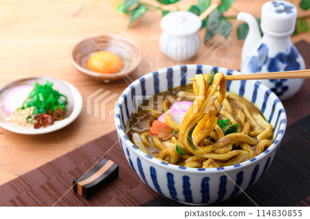 Curry udon, extra thick noodles, Sanuki udon 114830855