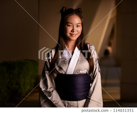 一個穿著漂亮和服的女人 一個穿著漂亮和服的女人 114831351