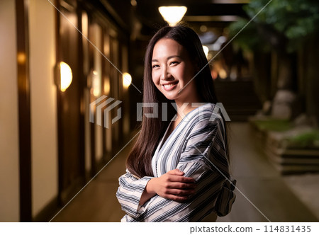 一個穿著漂亮和服的女人 114831435