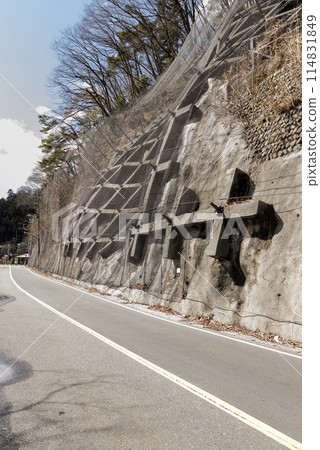 山地道路滑坡、塌方的防治措施 山地道路滑坡、塌方的防治措施 114831849