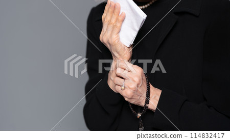 穿著喪服的高級婦女 114832417