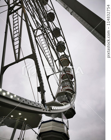 russian wheel attraction 114832754