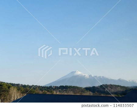 岩手山,美麗的冬季風景,看起來像冬天的鑽石雪冠 岩手山,美麗的冬季風景,看起來像冬天的鑽石雪冠 114833507