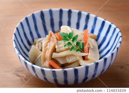 Stewed dried radish 114833839