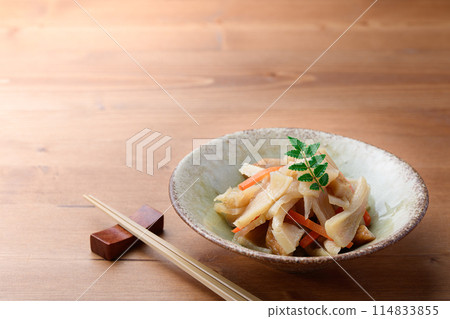 Stewed dried radish 114833855
