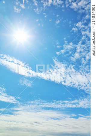 Autumn blue sky, clouds and sun 114834001