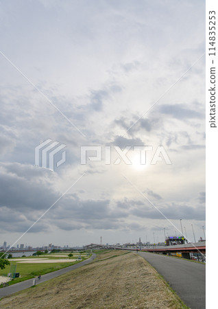 陰天的荒川銀行 陰天的荒川銀行 114835253