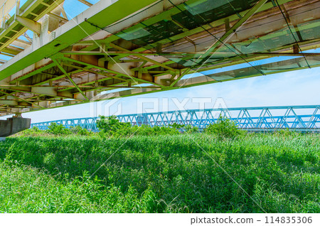 從下面看鐵路線 114835306