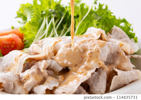 Pork chilled shabu with sesame sauce 114835731