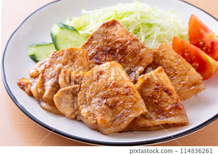 Eat pork with ginger 114836261