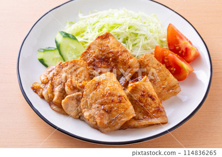 吃薑汁烤豬肉 114836265