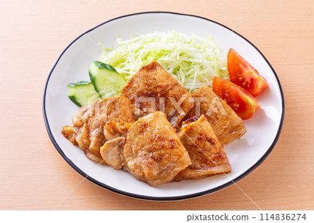 Eat pork with ginger 114836274