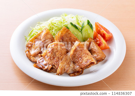 Eat pork with ginger 114836307