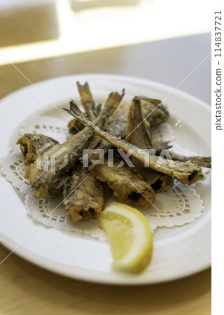 Deep-fried fried chickpeas 114837721