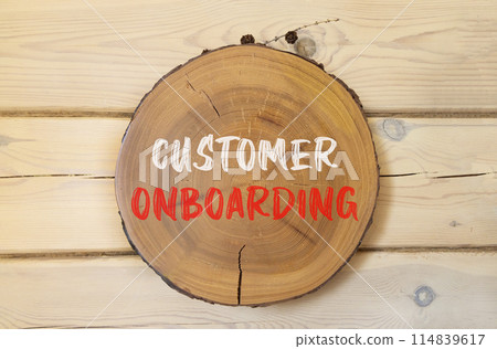 Customer onboarding symbol. Concept words Customer onboarding on beautiful wooden circle. Beautiful wooden wall background. Business Customer onboarding concept. Copy space. 114839617