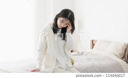 A woman who is unwell and tired A woman who is unwell and tired 114840017