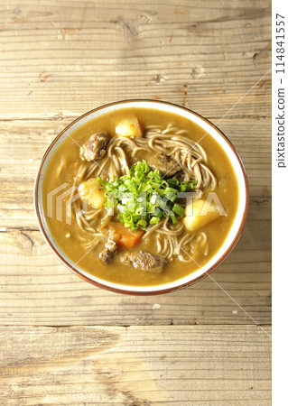 A bird's-eye view of curry soba noodles with plenty of green onions A bird's-eye view of curry soba noodles with plenty of green onions 114841557