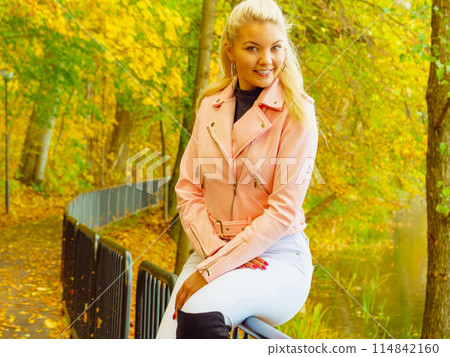 Fashion woman walking in autumn park Fashion woman walking in autumn park 114842160