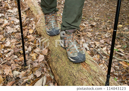 Mountain climbing, trekking, hiking, beginners, cautions, images 114843123